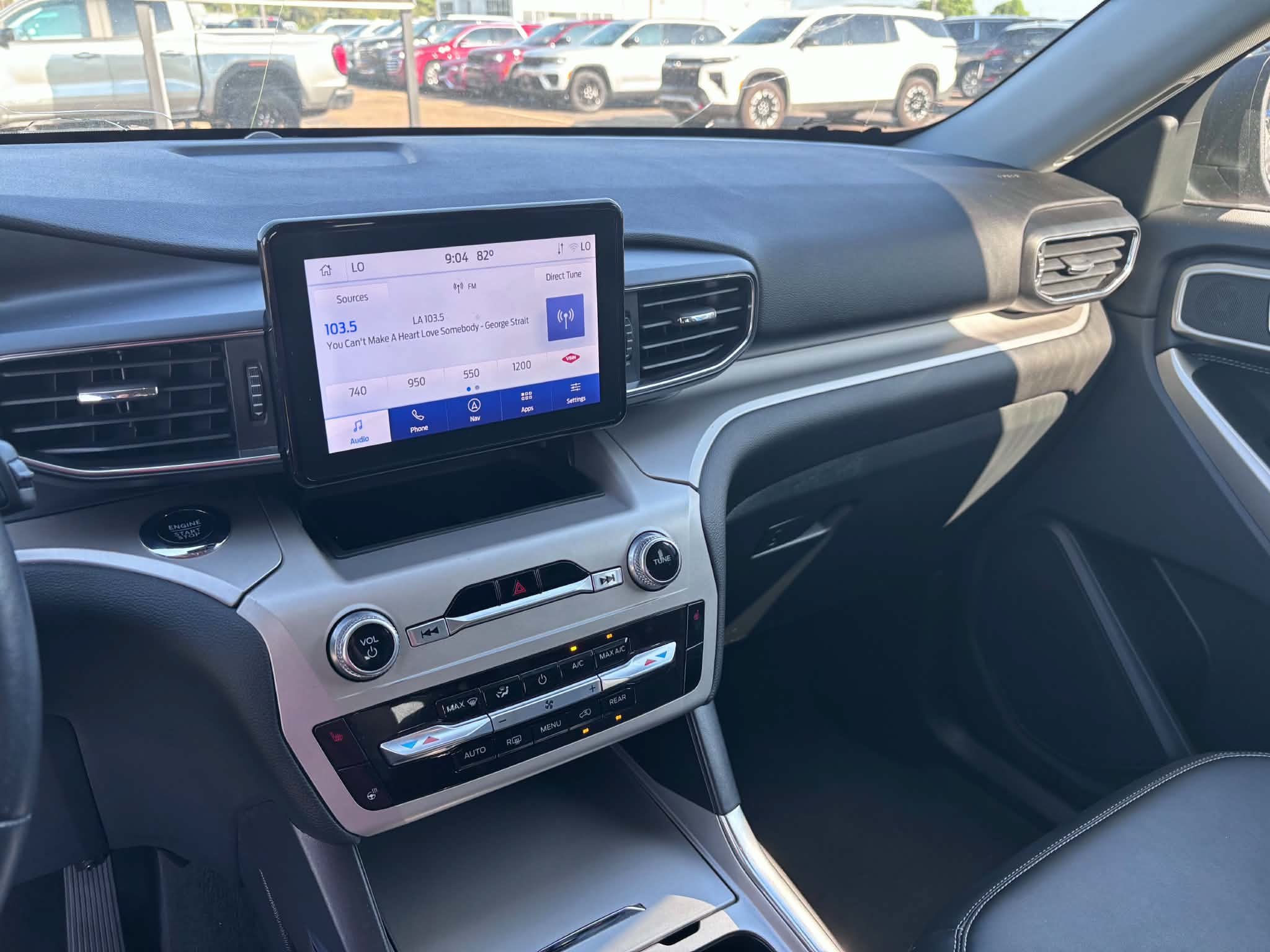 2022 Ford Explorer XLT - Photo 22