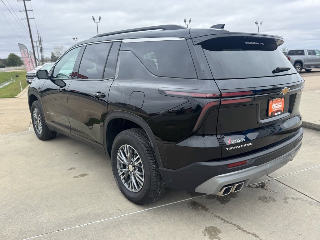 Used 2025 Chevrolet Traverse LT SUV