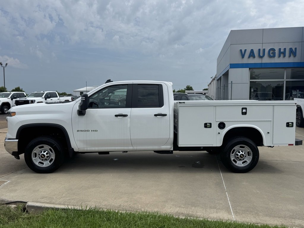 2025 Chevrolet Silverado 2500HD photo 2