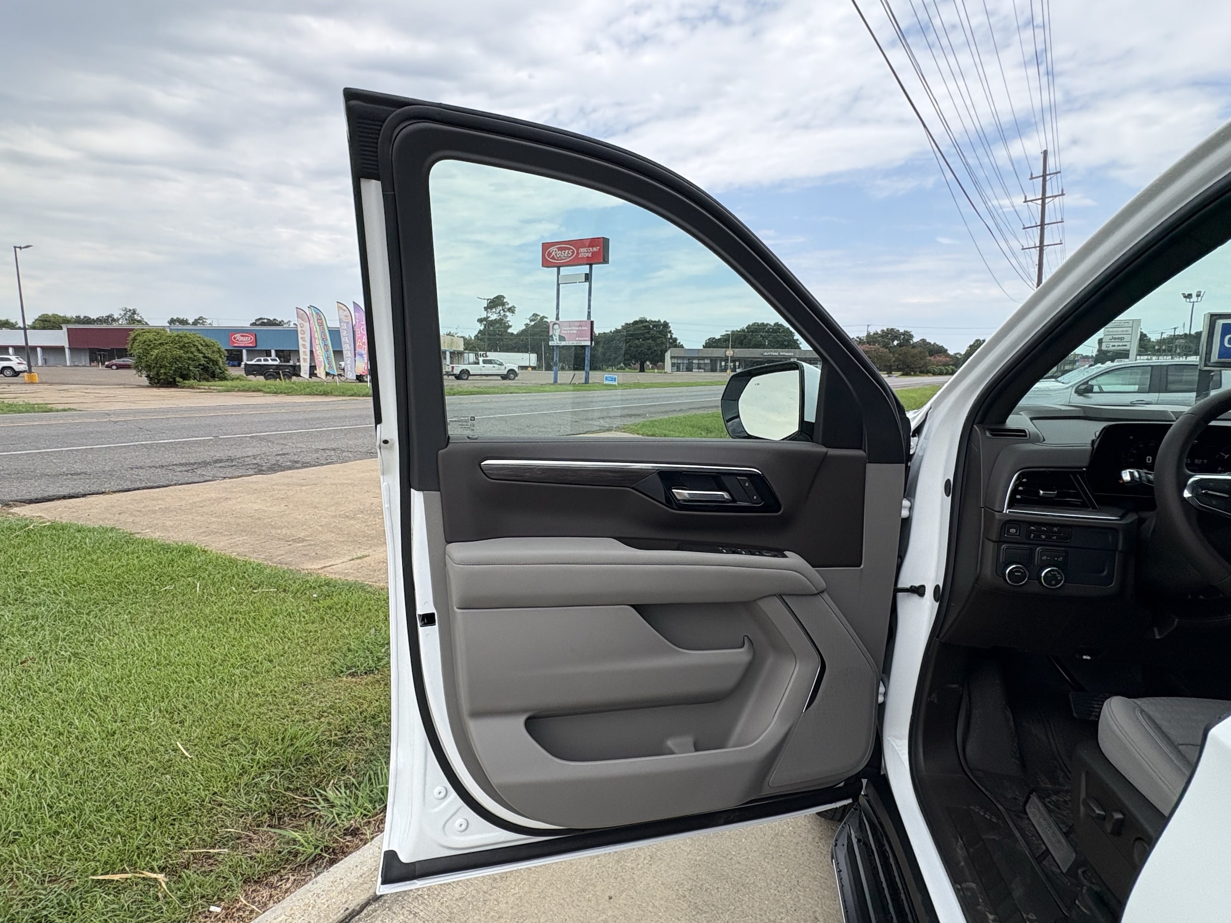 2026 Chevrolet Tahoe LS - Photo 8