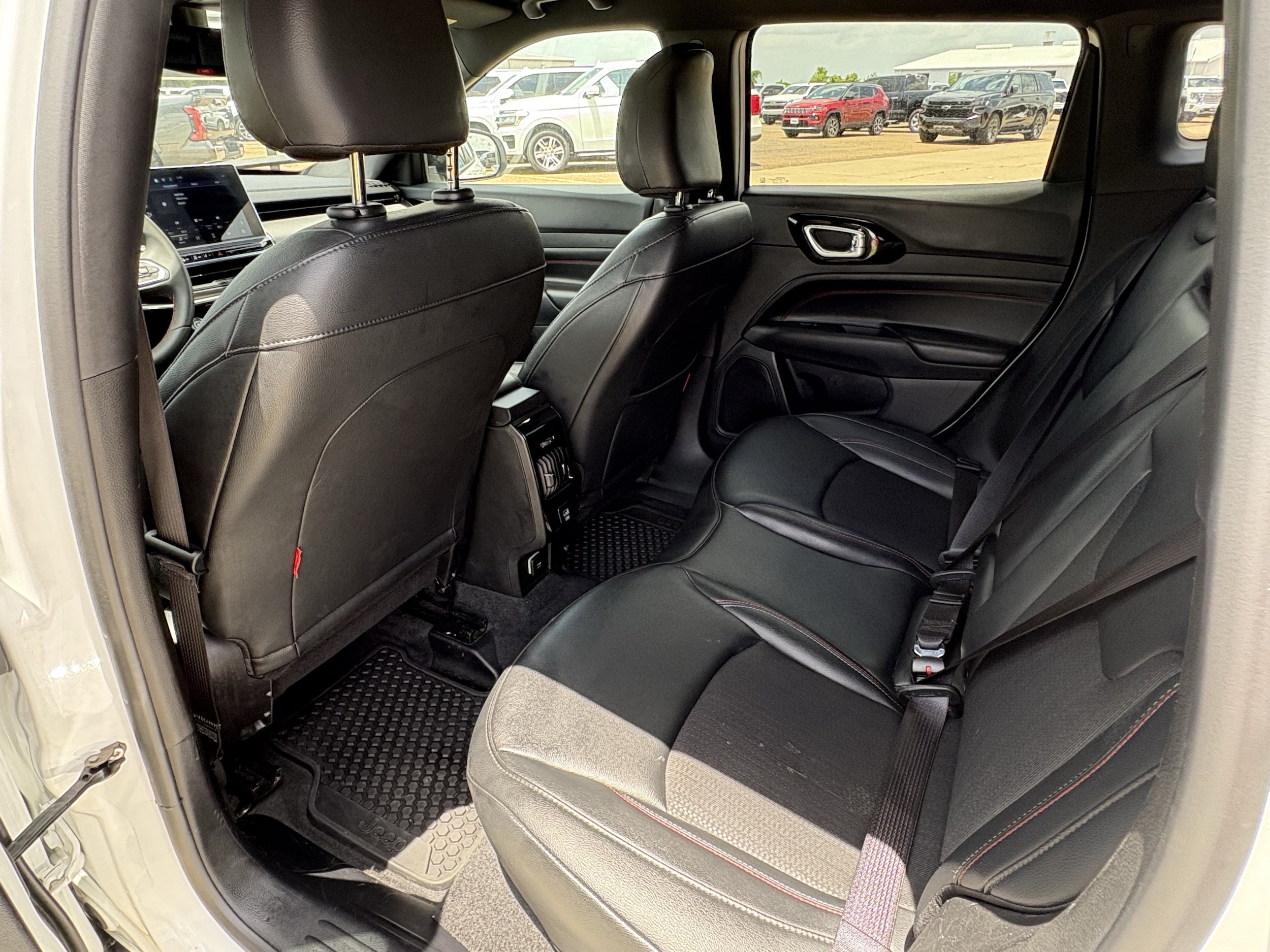 2025 Jeep Compass Trailhawk - Photo 16