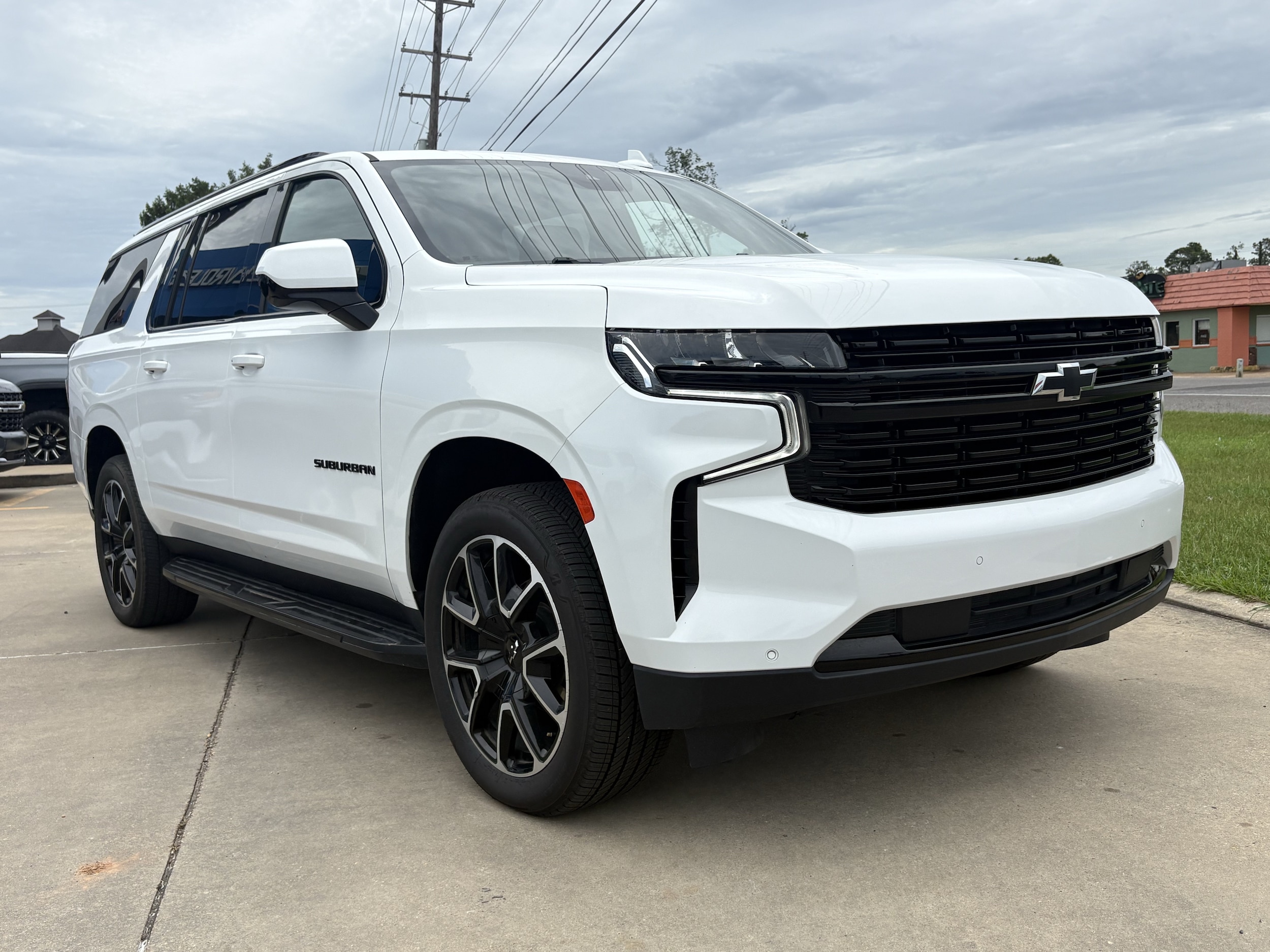 2024 Chevrolet Suburban RST - Photo 6