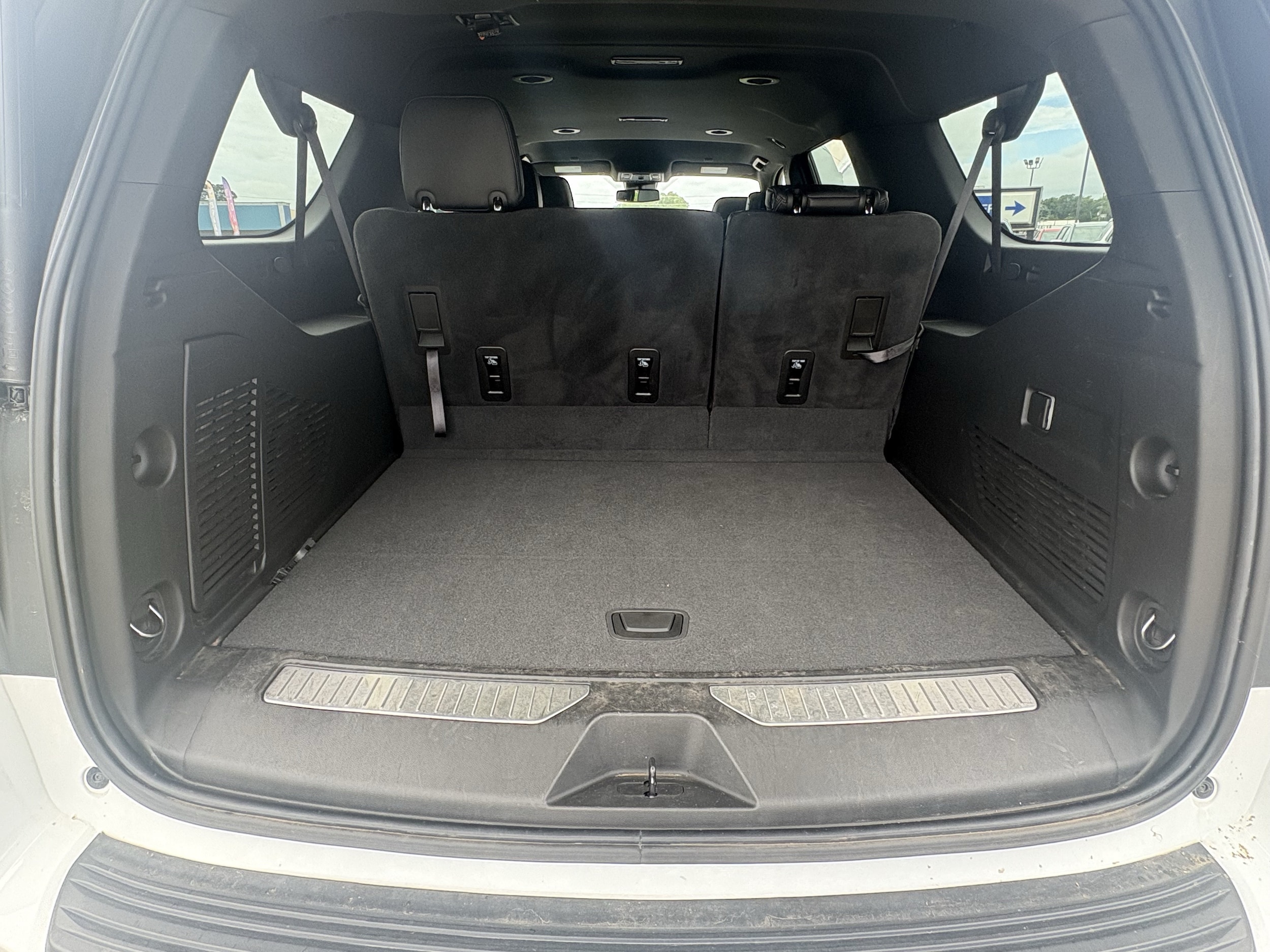 2024 Chevrolet Suburban RST - Photo 18