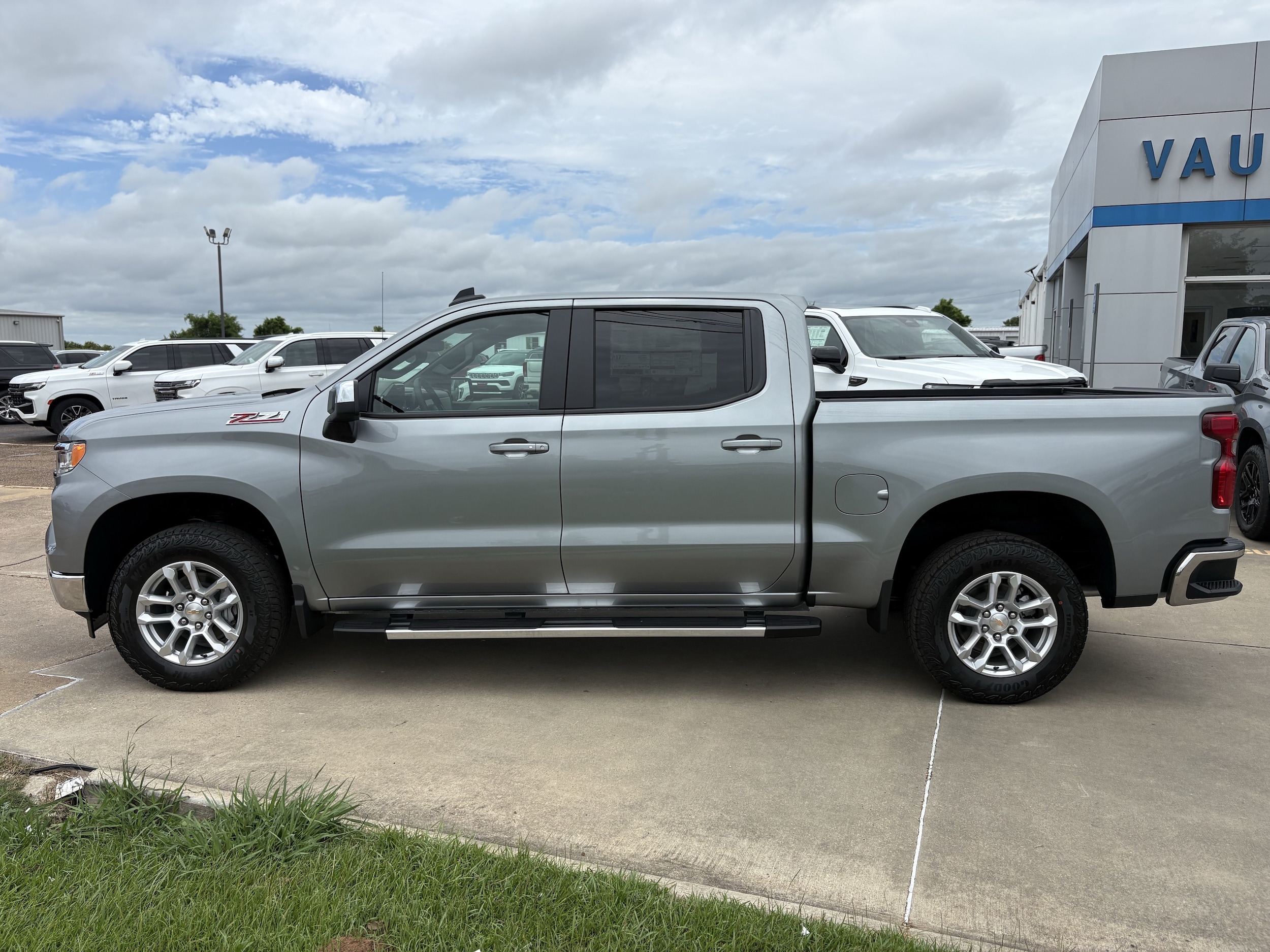 2026 Chevrolet Silverado 1500 LT - Photo 2