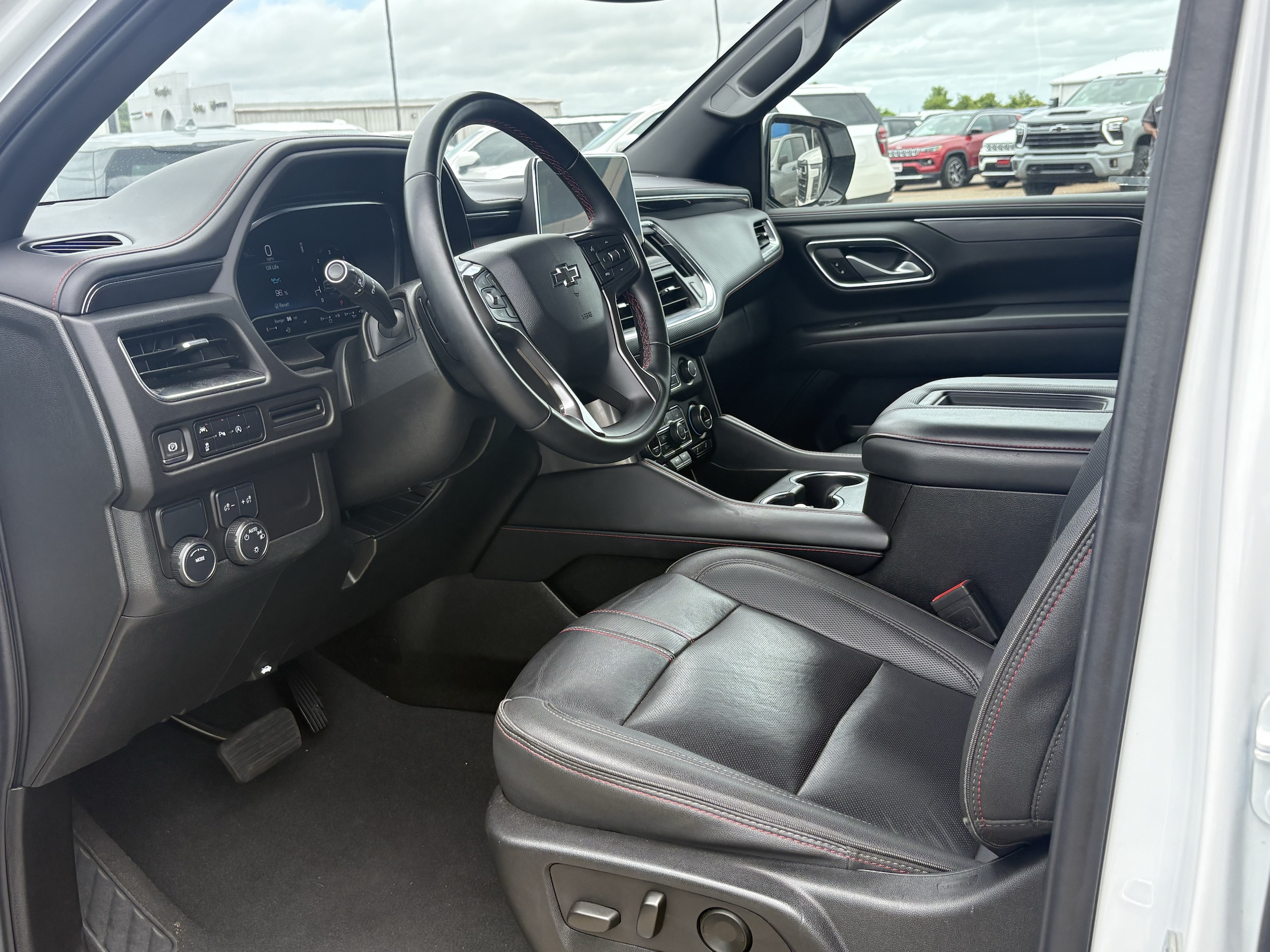 2024 Chevrolet Suburban RST - Photo 10