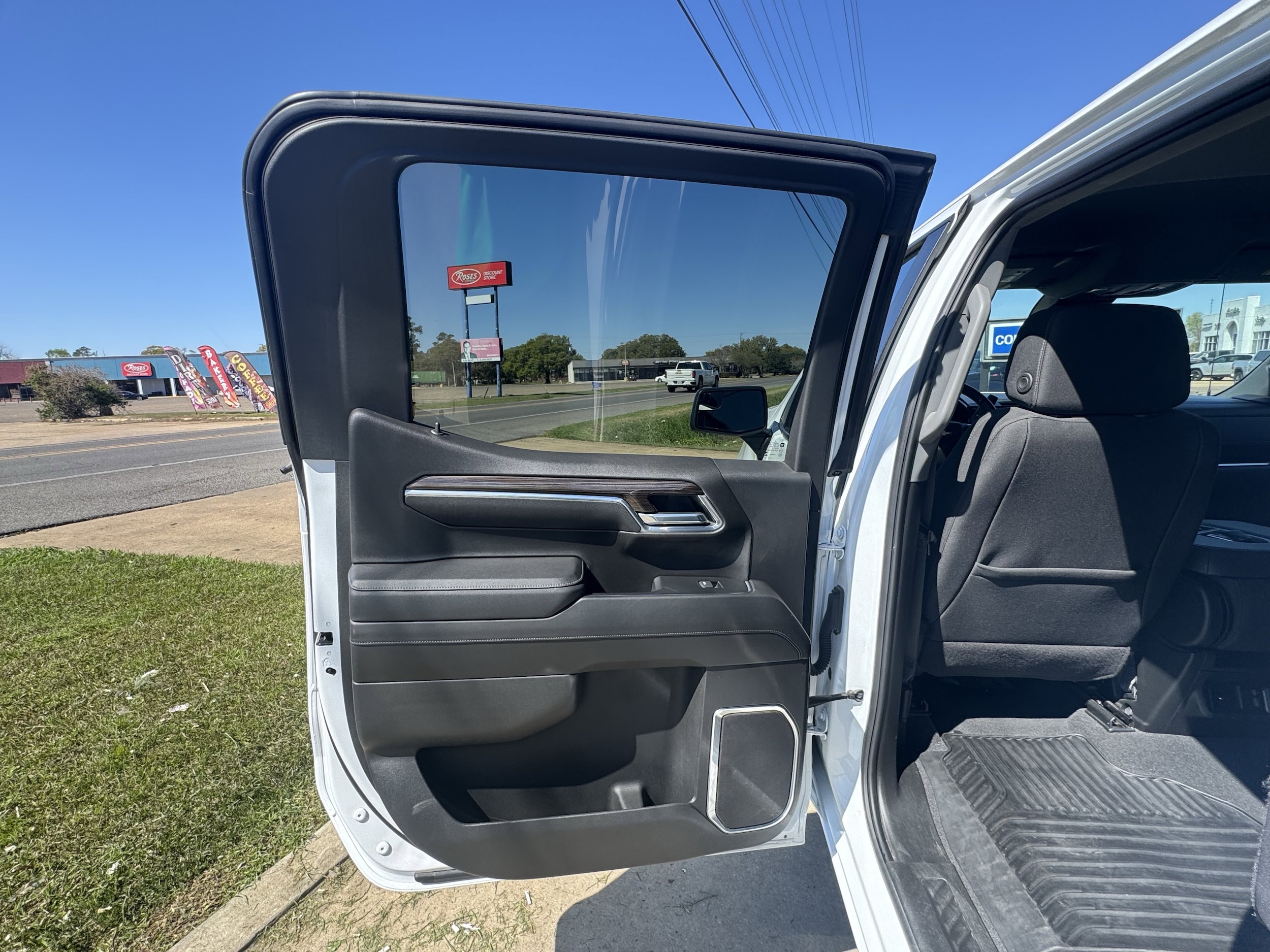 2025 Chevrolet Silverado 1500 LT - Photo 15