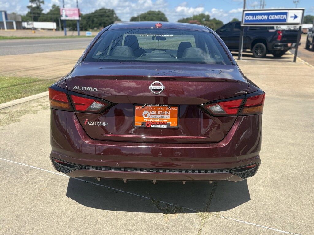Used 2025 Nissan Altima SV Sedan