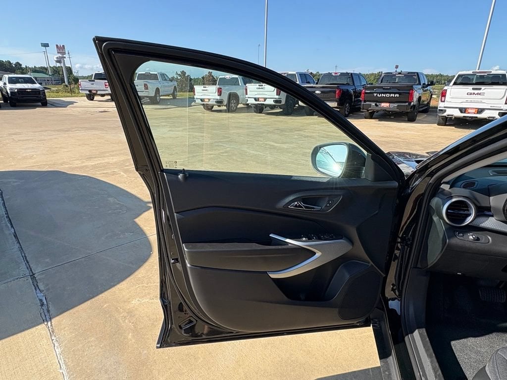 2026 Chevrolet Trax LS - Photo 9