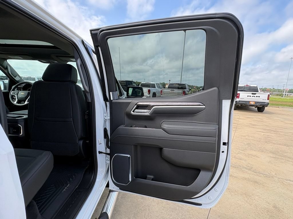 2026 Chevrolet Silverado 1500 LTZ - Photo 18