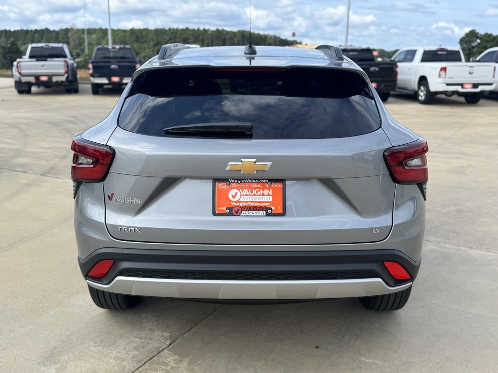 2025 Chevrolet Trax LT photo 4