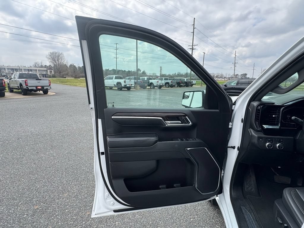 2024 GMC Sierra 1500 SLT - Photo 9