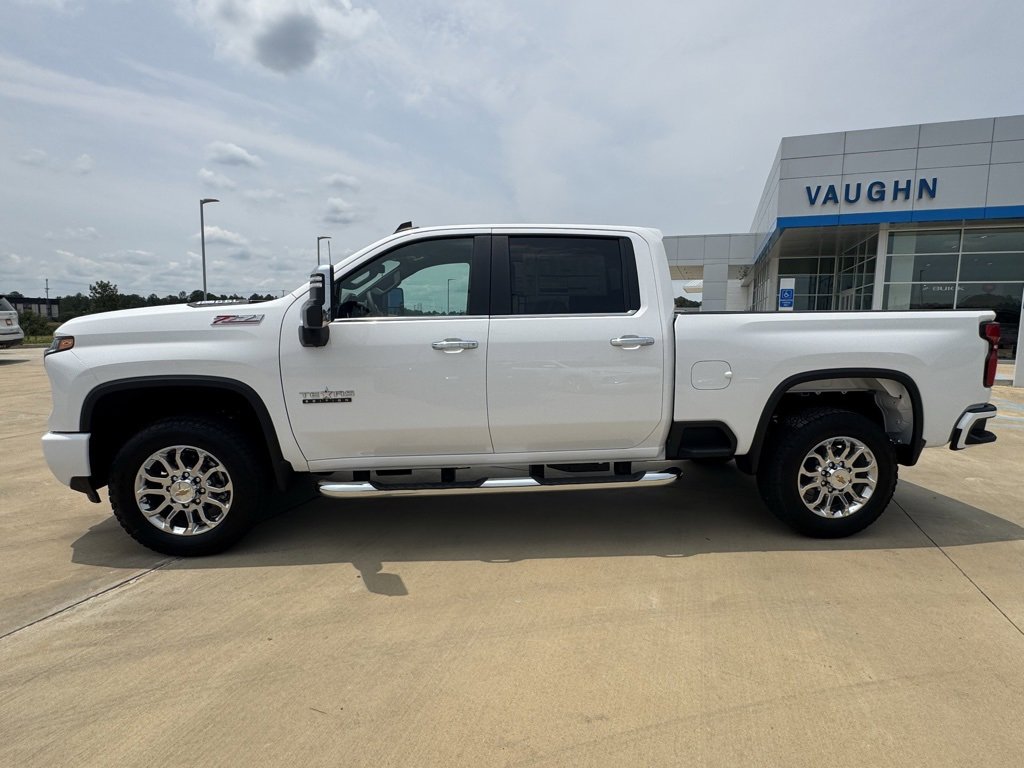 2025 Chevrolet Silverado 2500HD LT photo 2