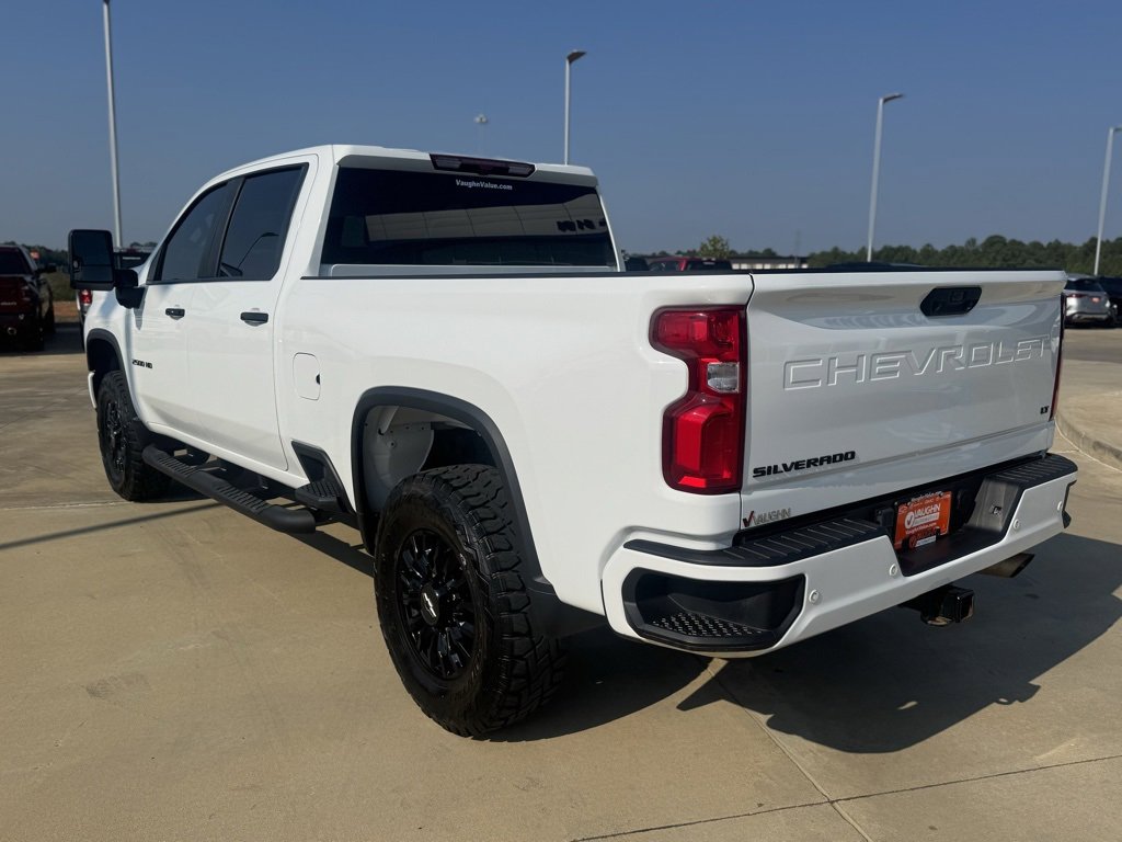 2024 Chevrolet Silverado 2500HD LT photo 2