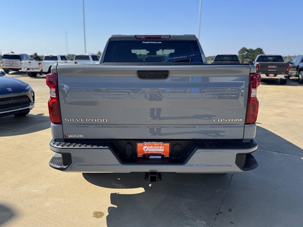2025 Chevrolet Silverado 1500 Custom photo 4