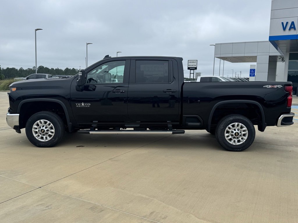 2025 Chevrolet Silverado 2500HD LT photo 2