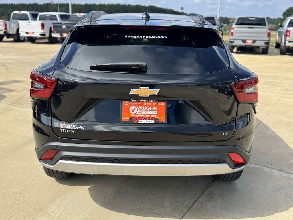 2025 Chevrolet Trax LT photo 4