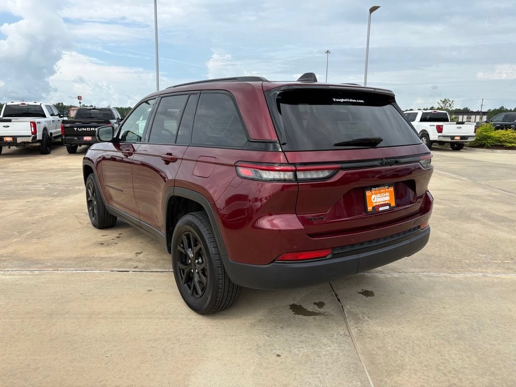 Used 2025 Jeep Grand Cherokee Altitude SUV