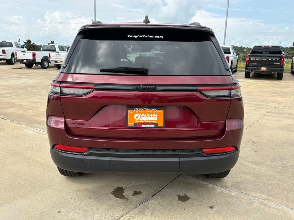 Used 2025 Jeep Grand Cherokee Altitude SUV
