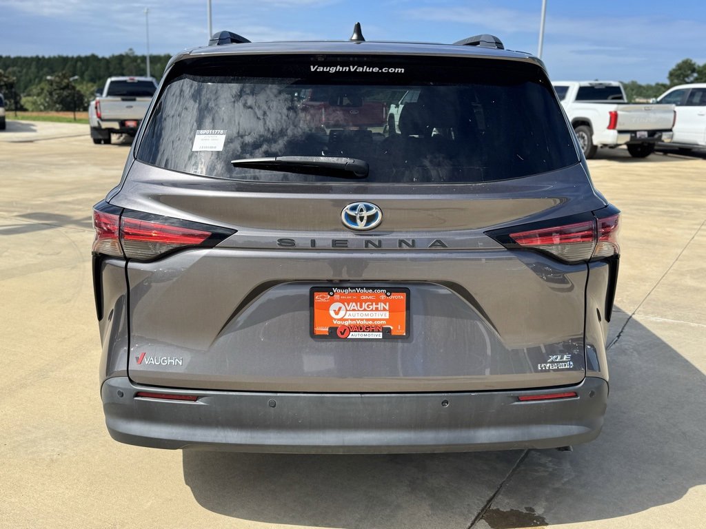 2021 Toyota Sienna XLE photo 4