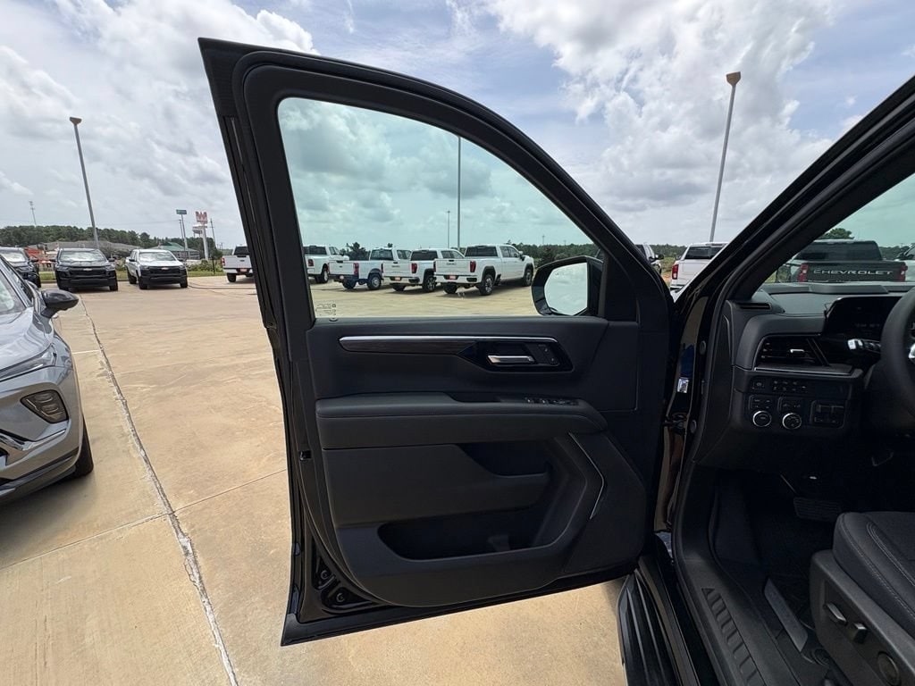 2026 Chevrolet Suburban LS - Photo 9