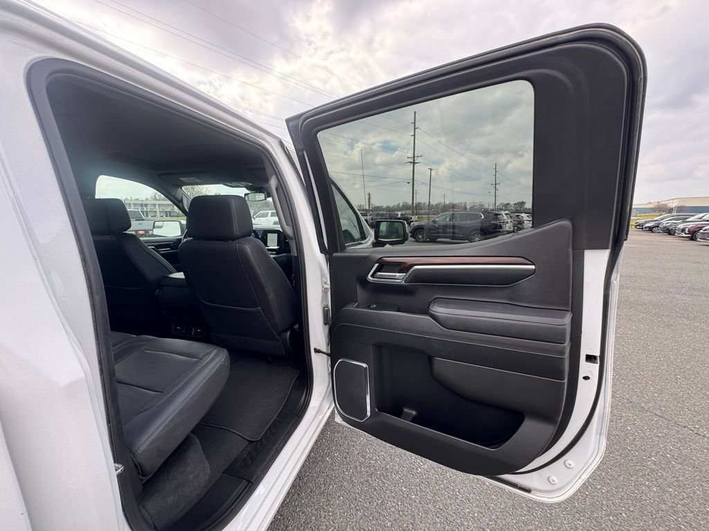 2024 GMC Sierra 1500 SLT - Photo 17