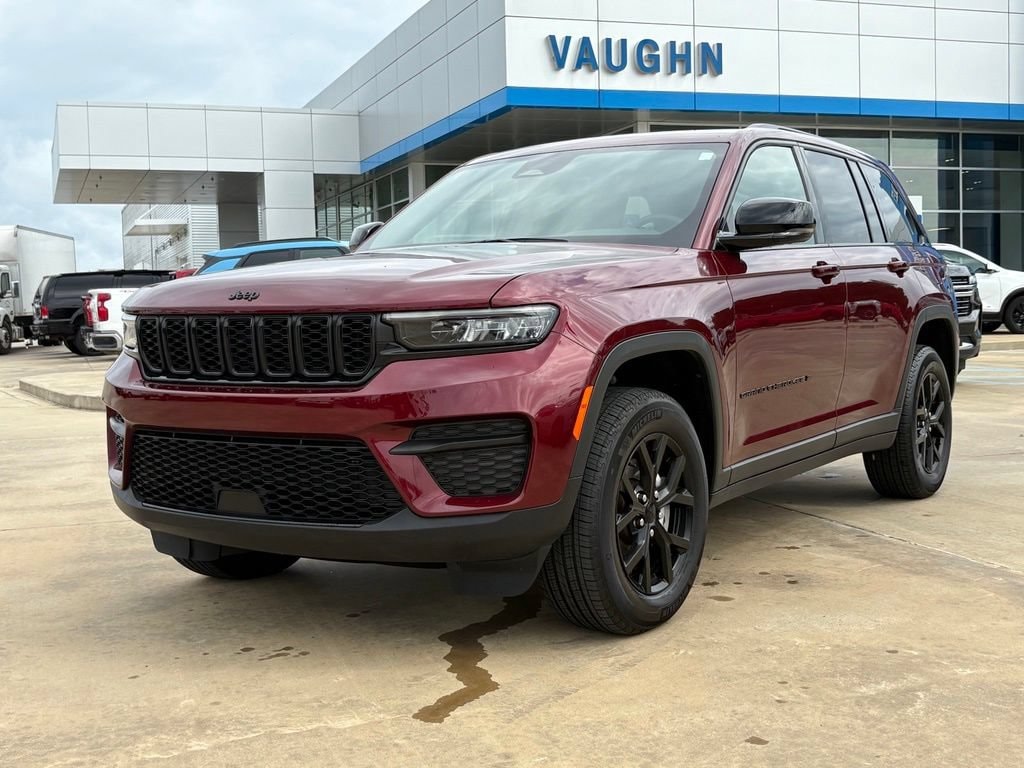 Used 2025 Jeep Grand Cherokee Altitude SUV
