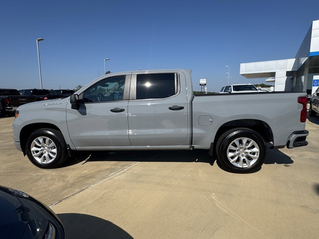2025 Chevrolet Silverado 1500 Custom photo 2