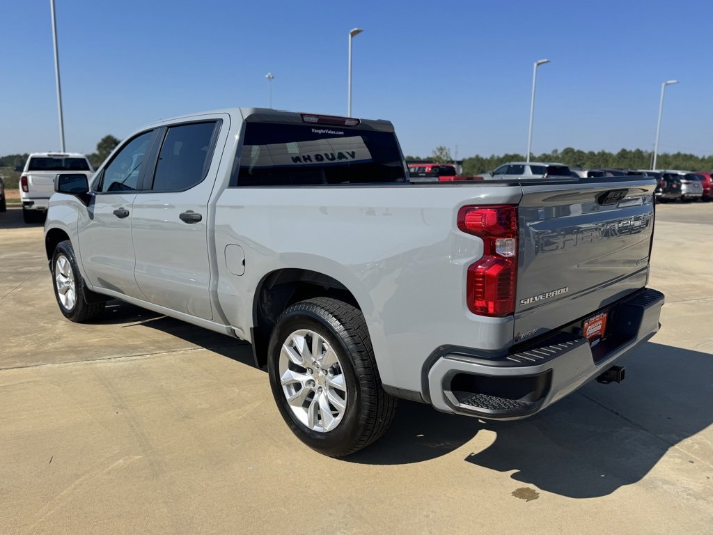 2025 Chevrolet Silverado 1500 Custom photo 3