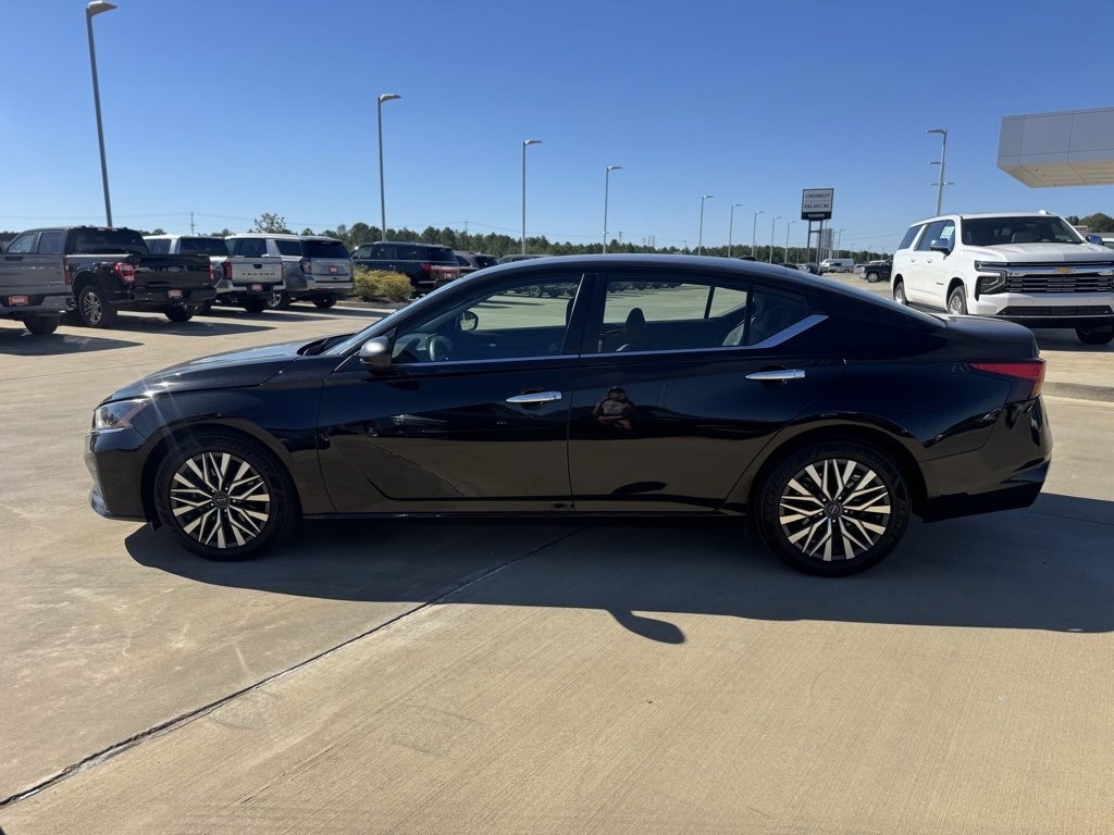 Used 2024 Nissan Altima 2.5 SV Sedan