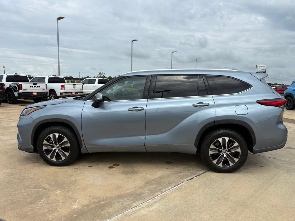 Used 2022 Toyota Highlander XLE SUV