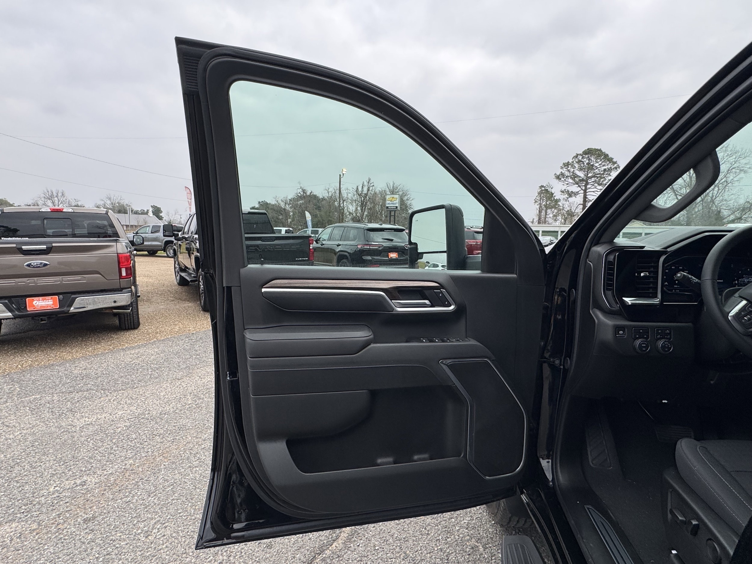 2025 Chevrolet Silverado 2500 HD LT - Photo 9