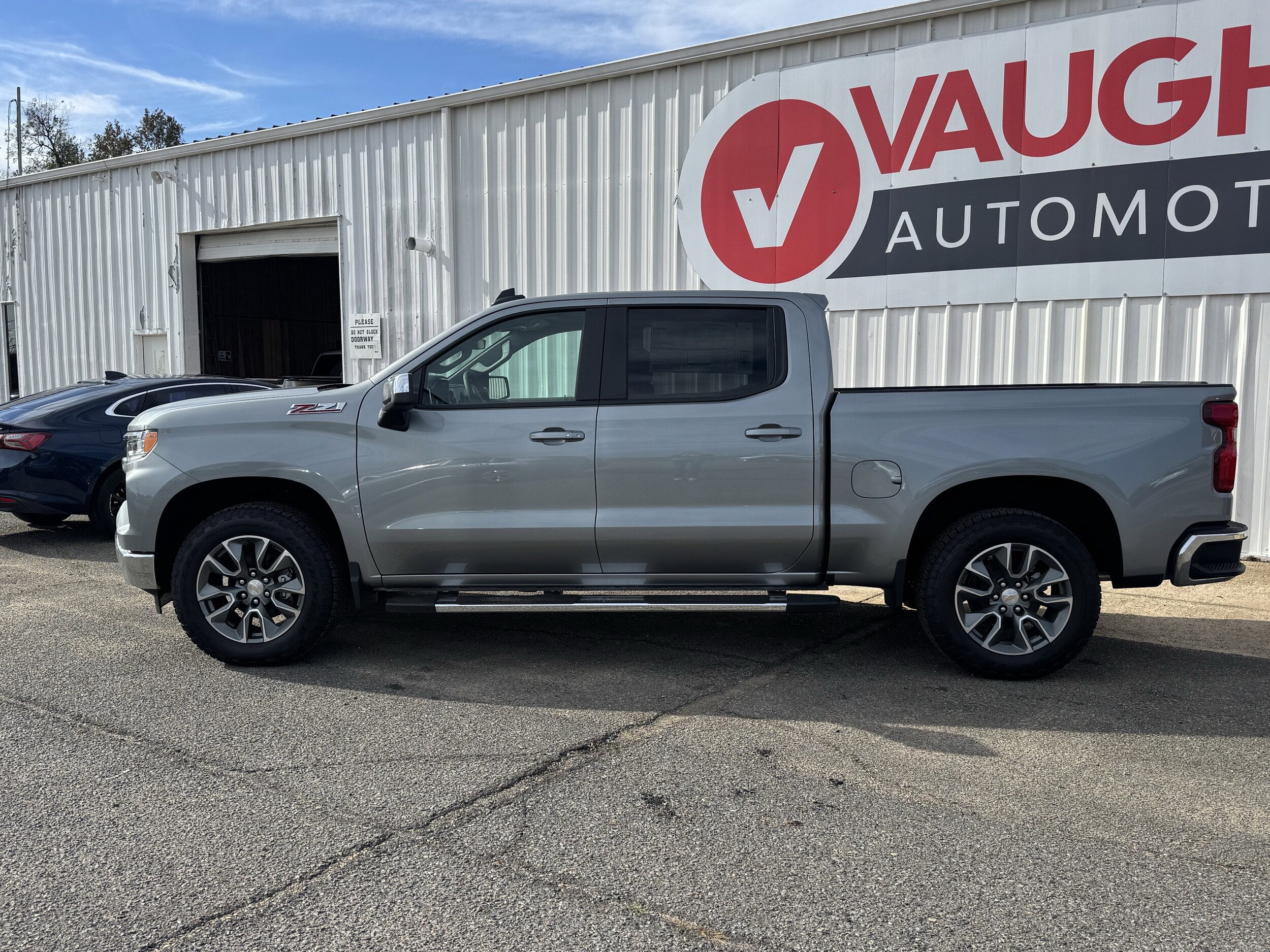 2026 Chevrolet Silverado 1500 LT photo 2
