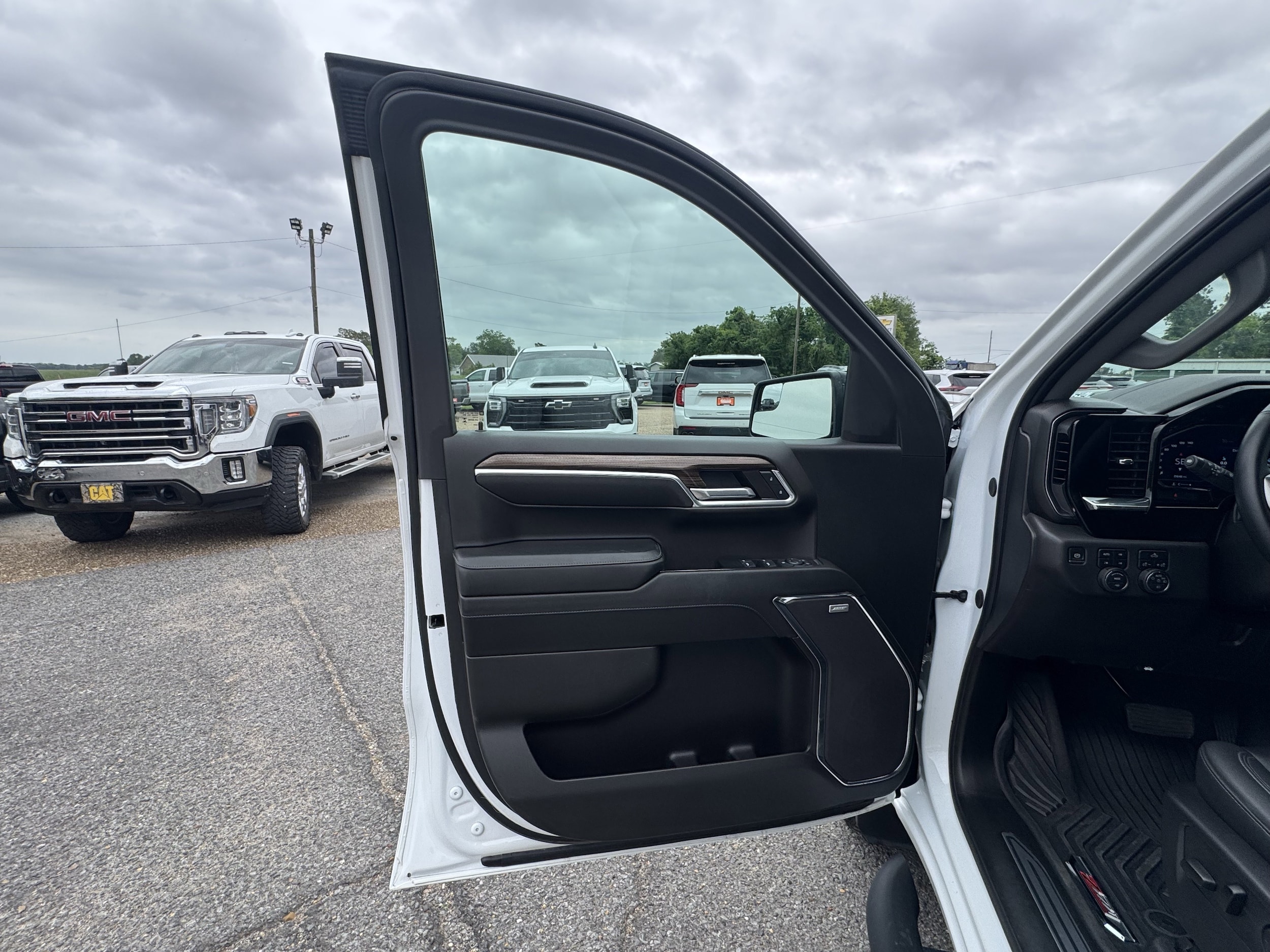 2024 Chevrolet Silverado 1500 LT Trail Boss - Photo 9