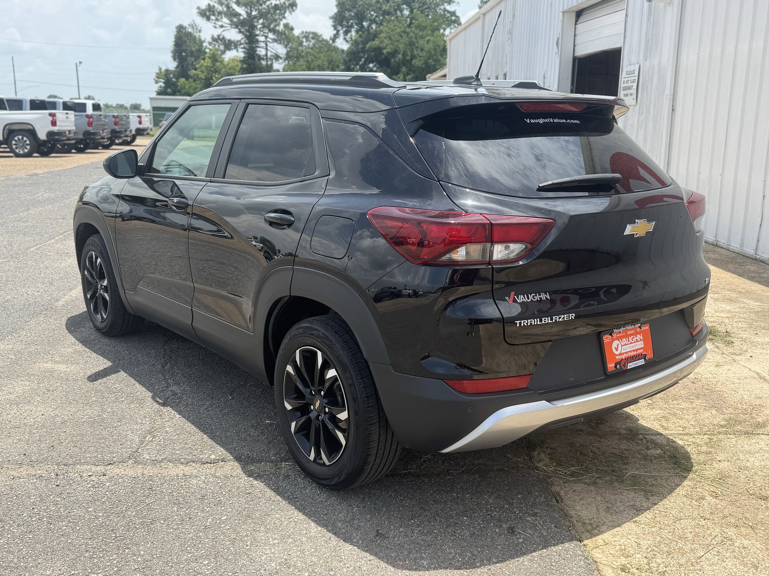 2022 Chevrolet Trailblazer LT photo 2