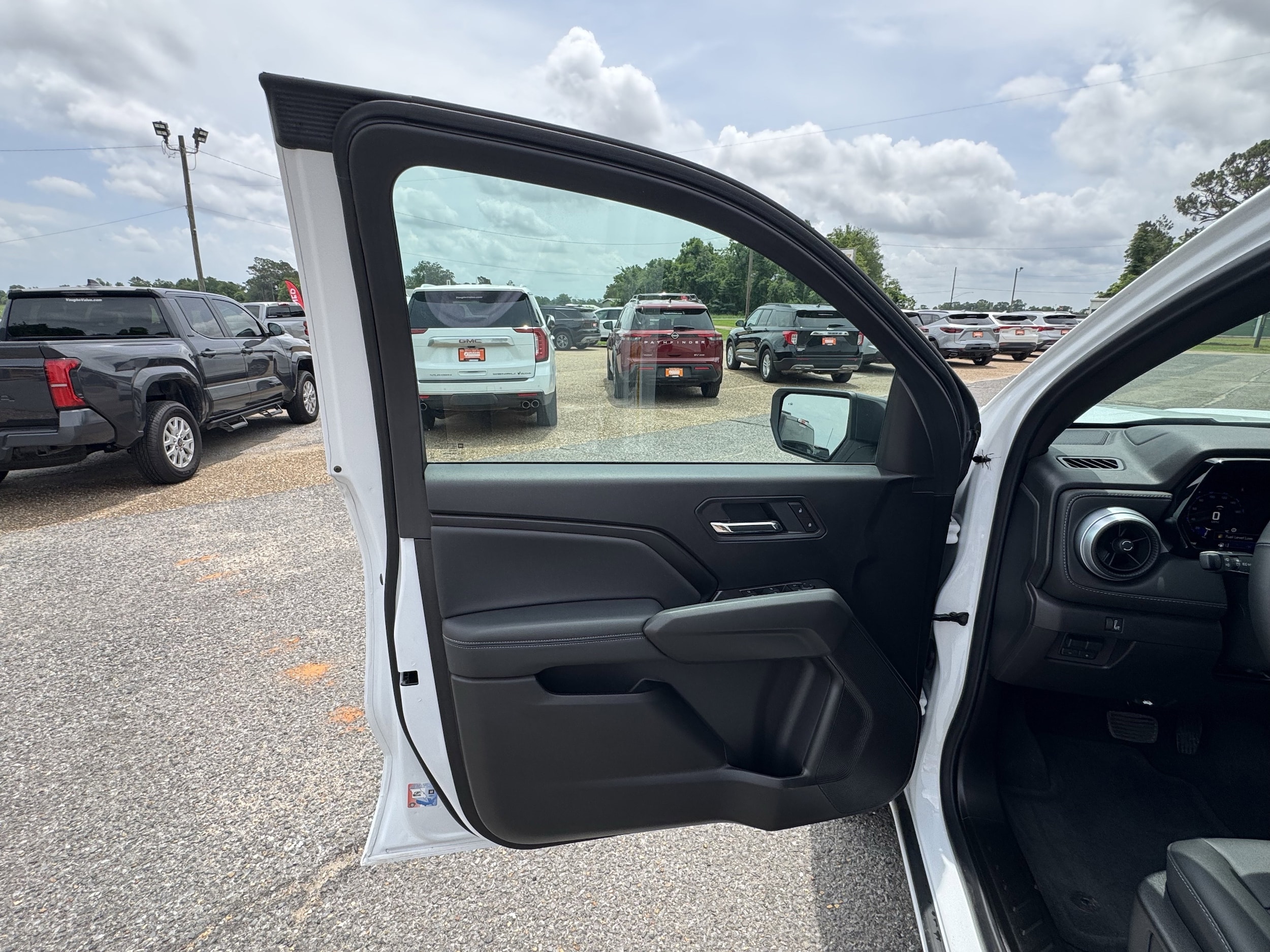 2026 Chevrolet Colorado LT - Photo 9
