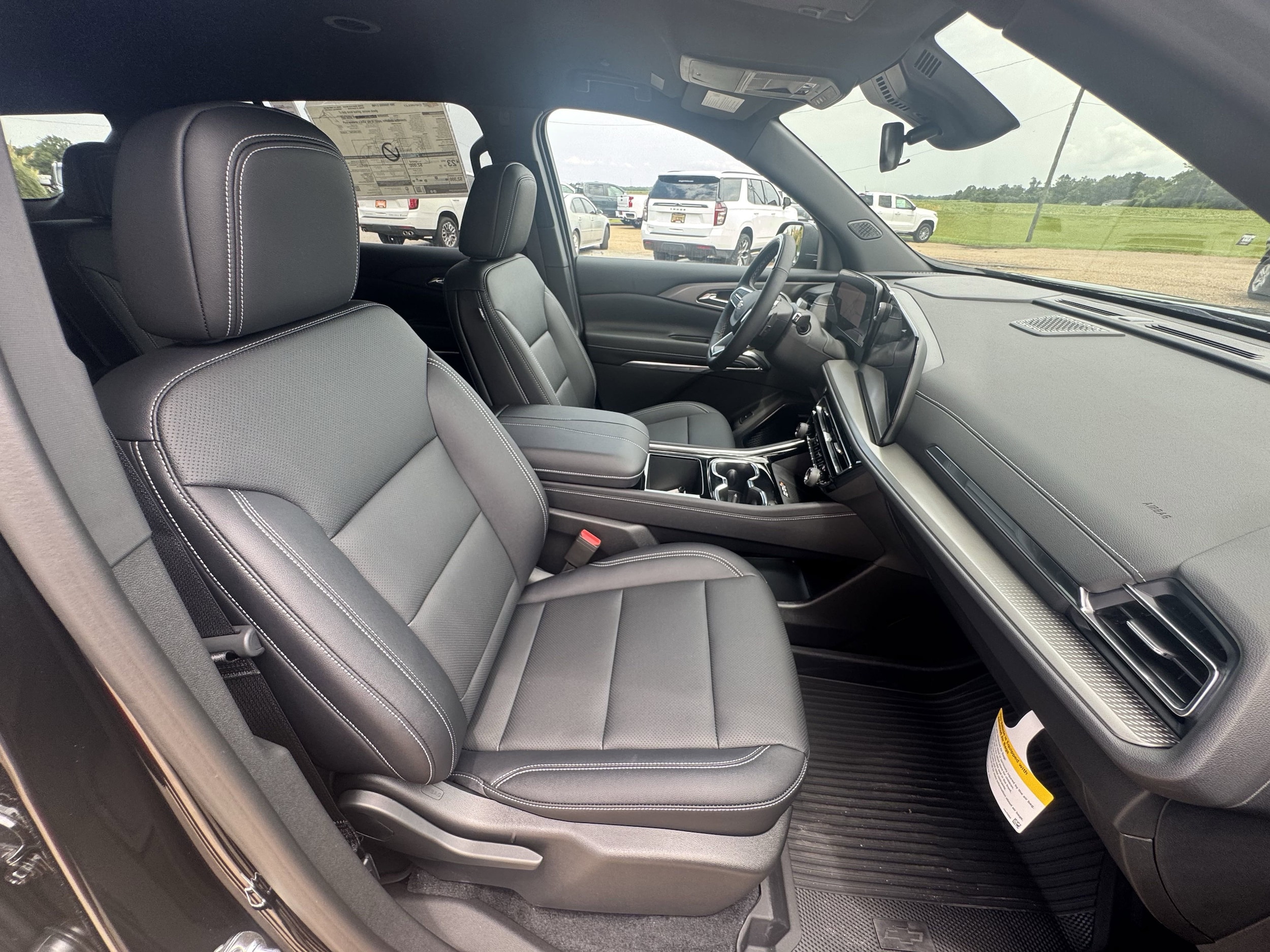2025 Chevrolet Traverse LT - Photo 24