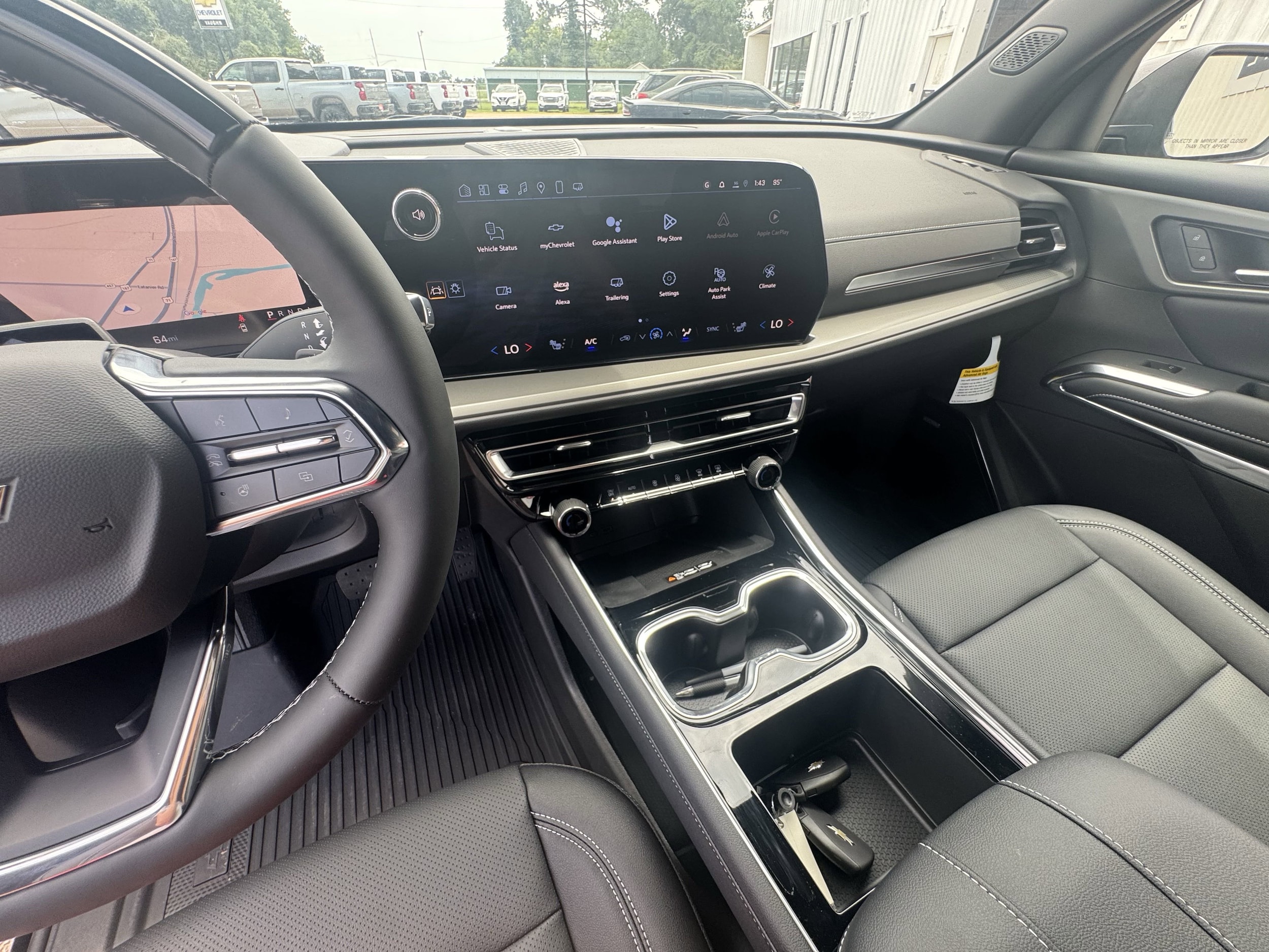 2025 Chevrolet Traverse LT - Photo 13