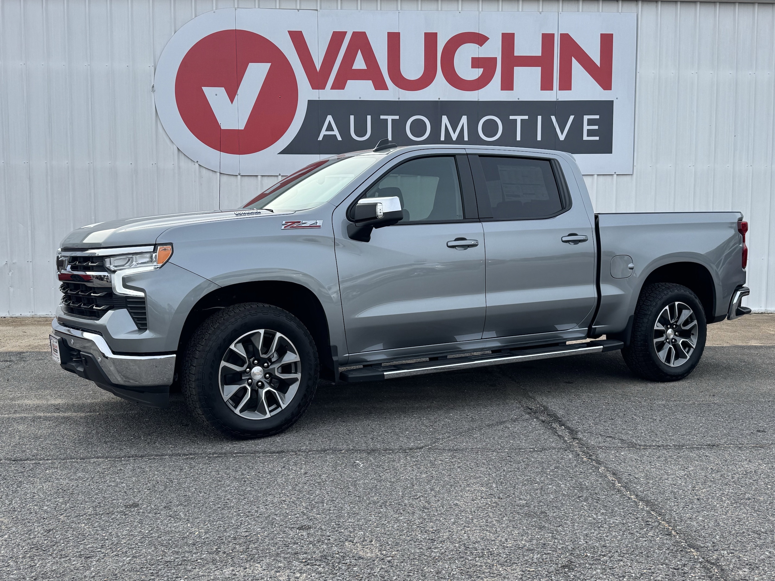 2025 Chevrolet Silverado 1500 LT's photo