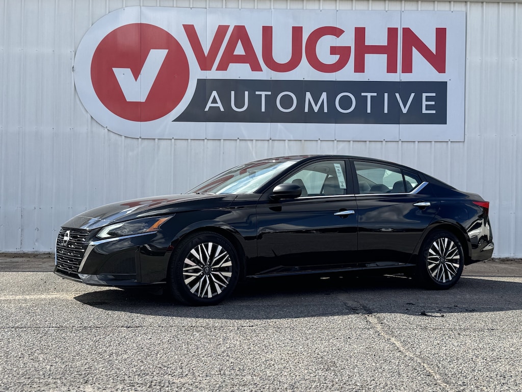 Used 2025 Nissan Altima SV Sedan