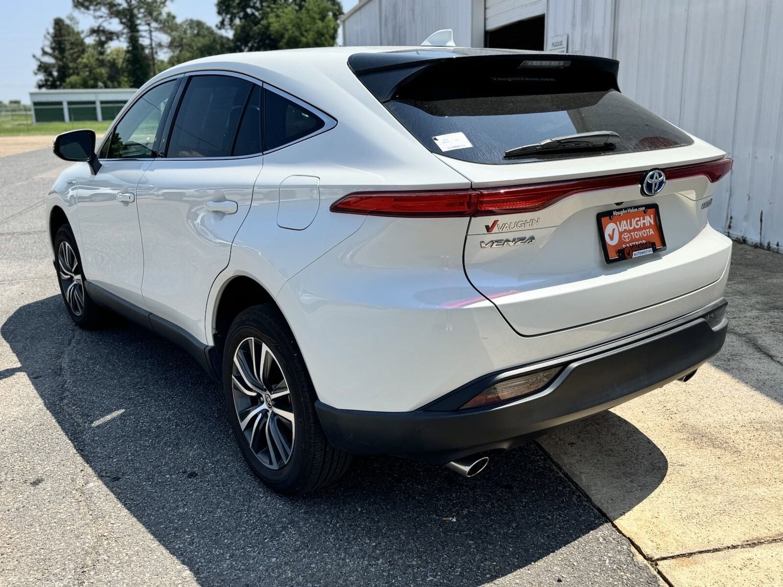 2021 Toyota Venza LE photo 3