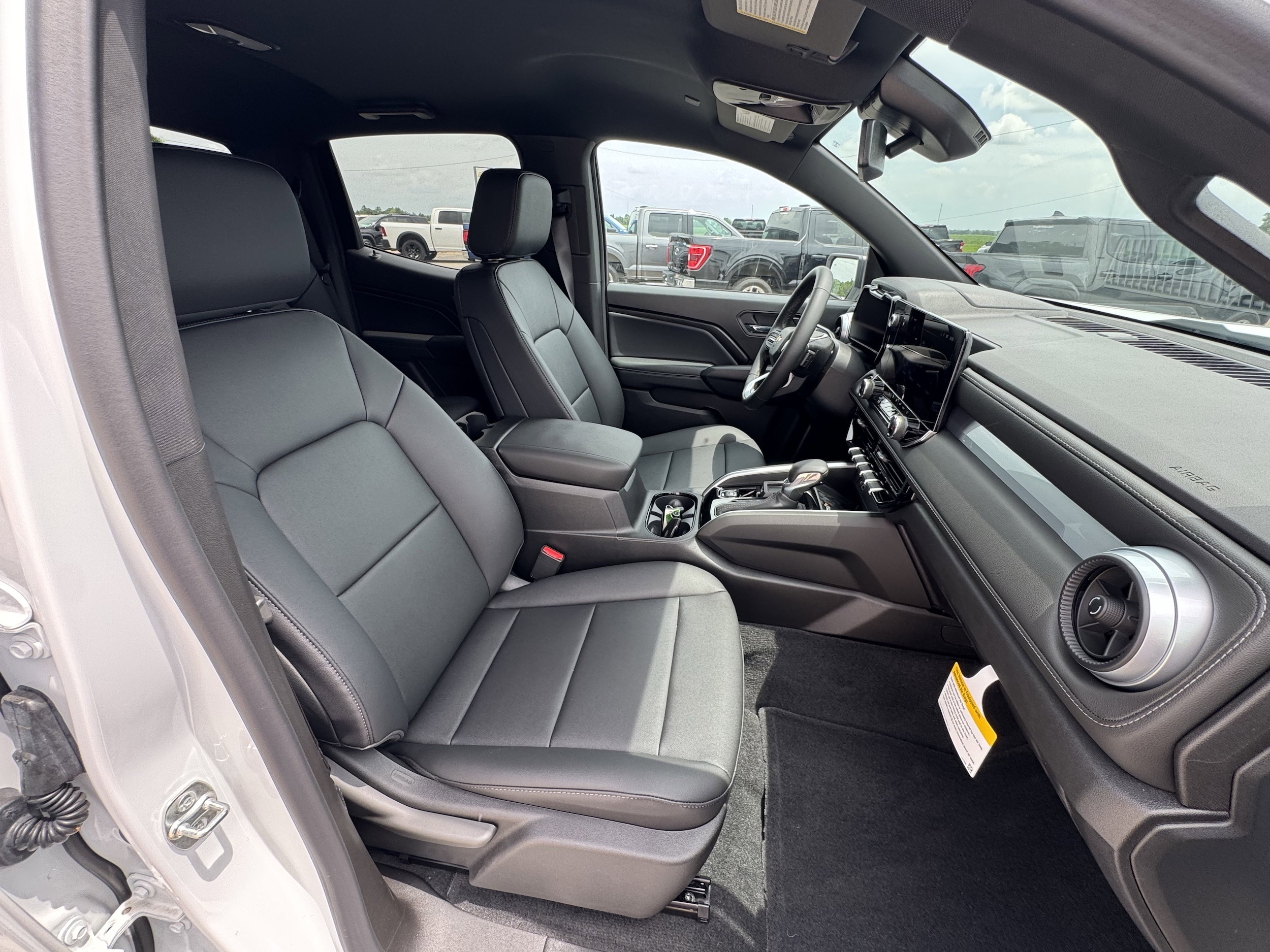 2026 Chevrolet Colorado LT - Photo 19