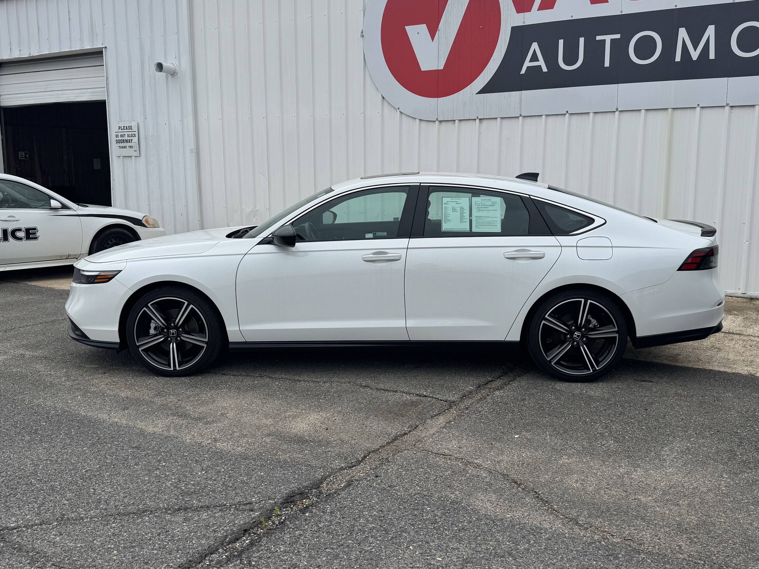 2024 Honda Accord Hybrid Sport photo 2
