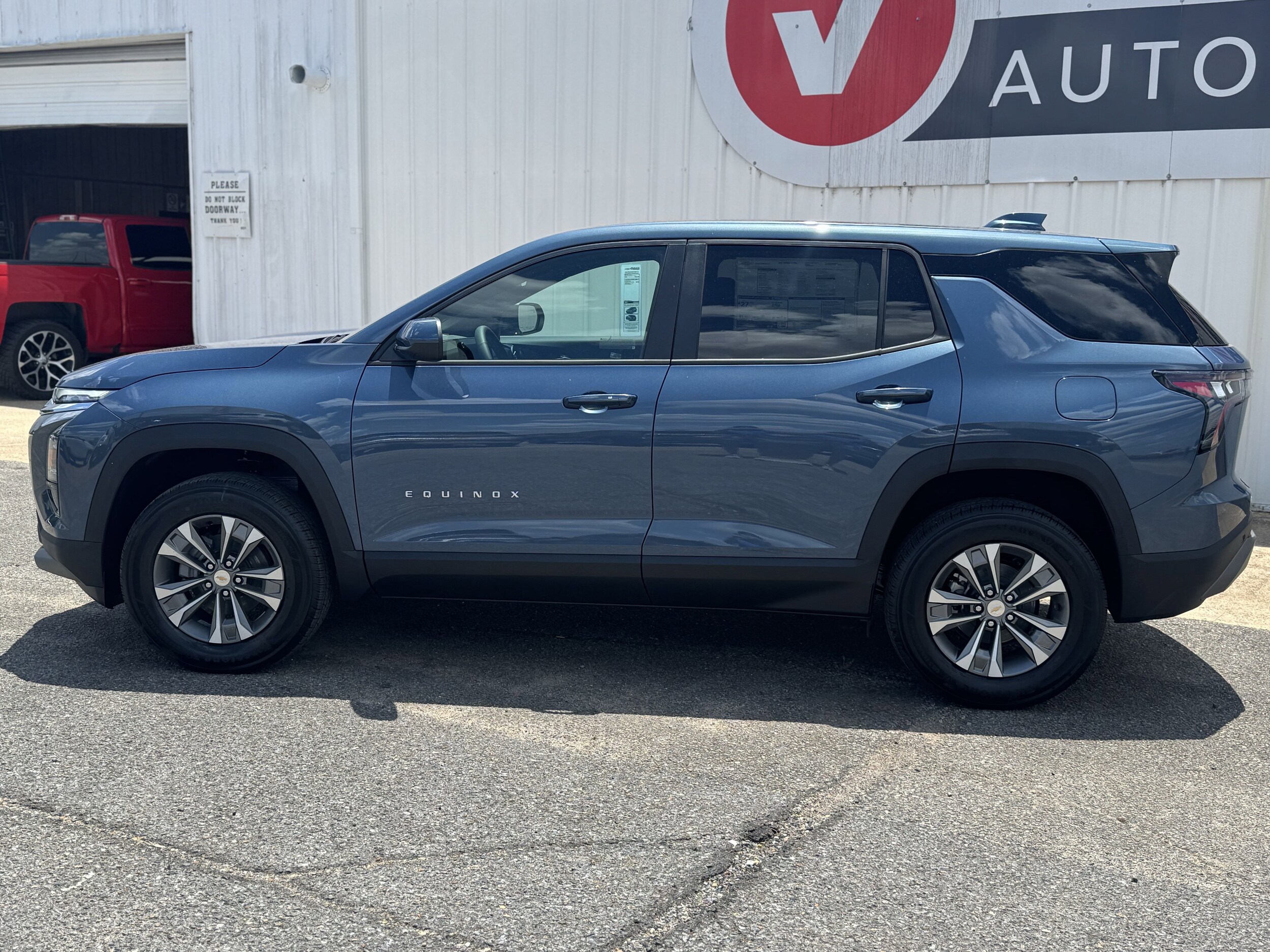 2026 Chevrolet Equinox LT photo 2
