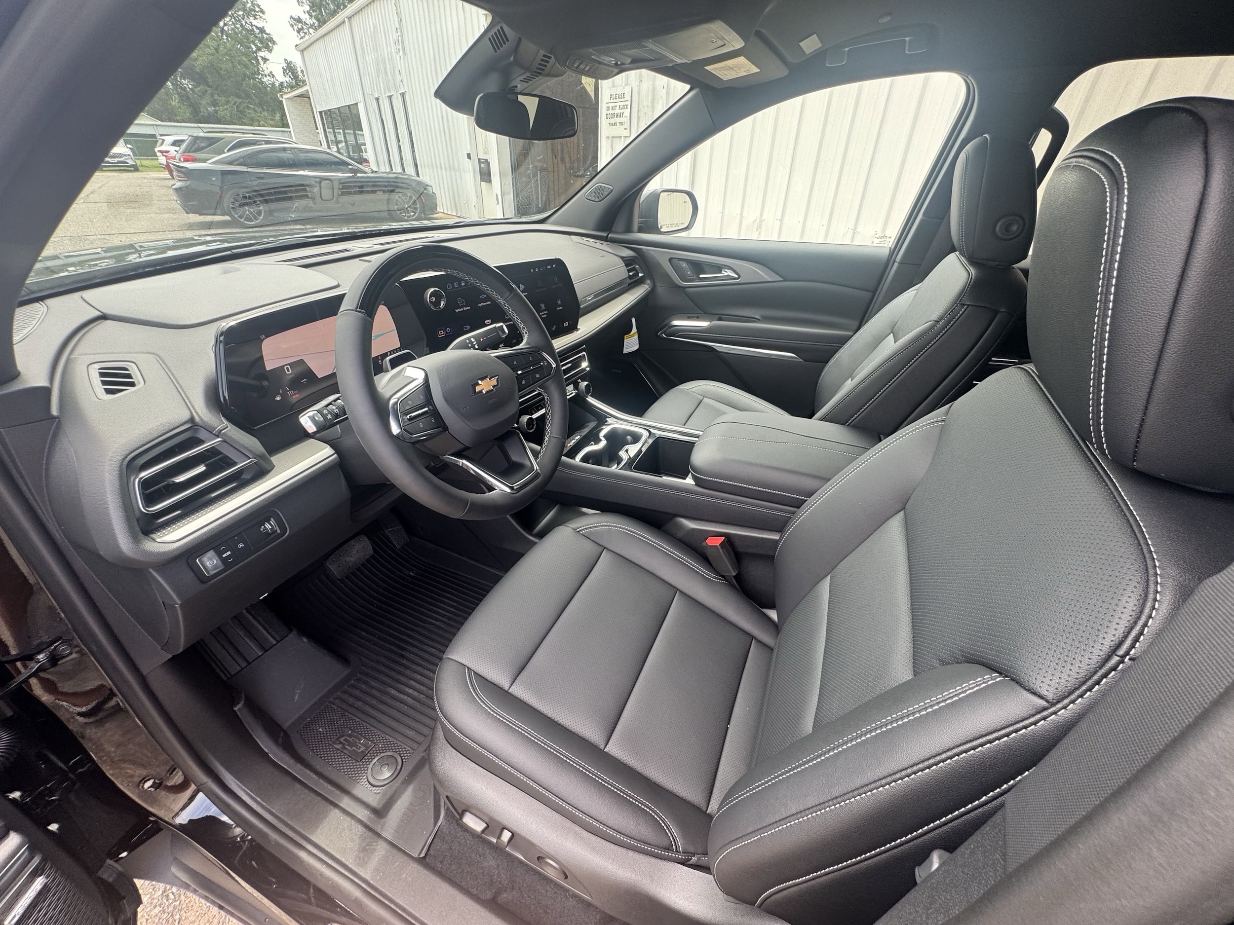 2025 Chevrolet Traverse LT - Photo 10