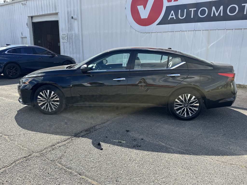 Used 2025 Nissan Altima SV Sedan
