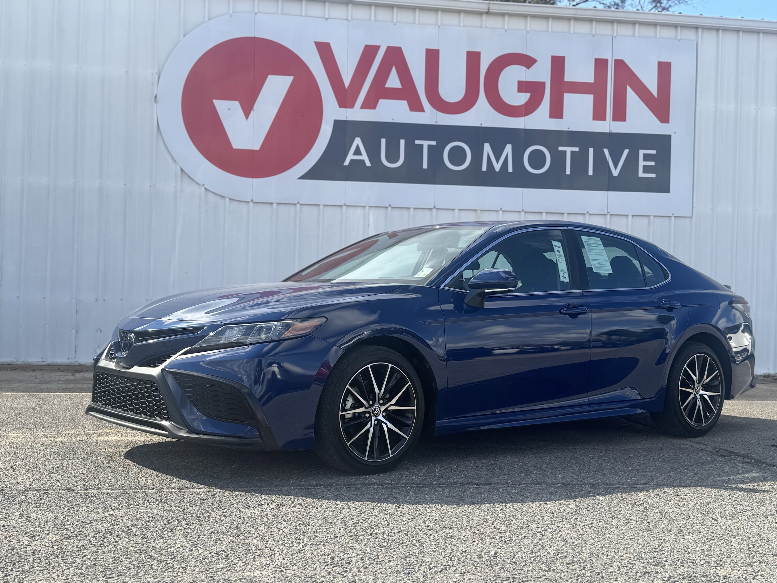 2024 Toyota Camry SE's photo