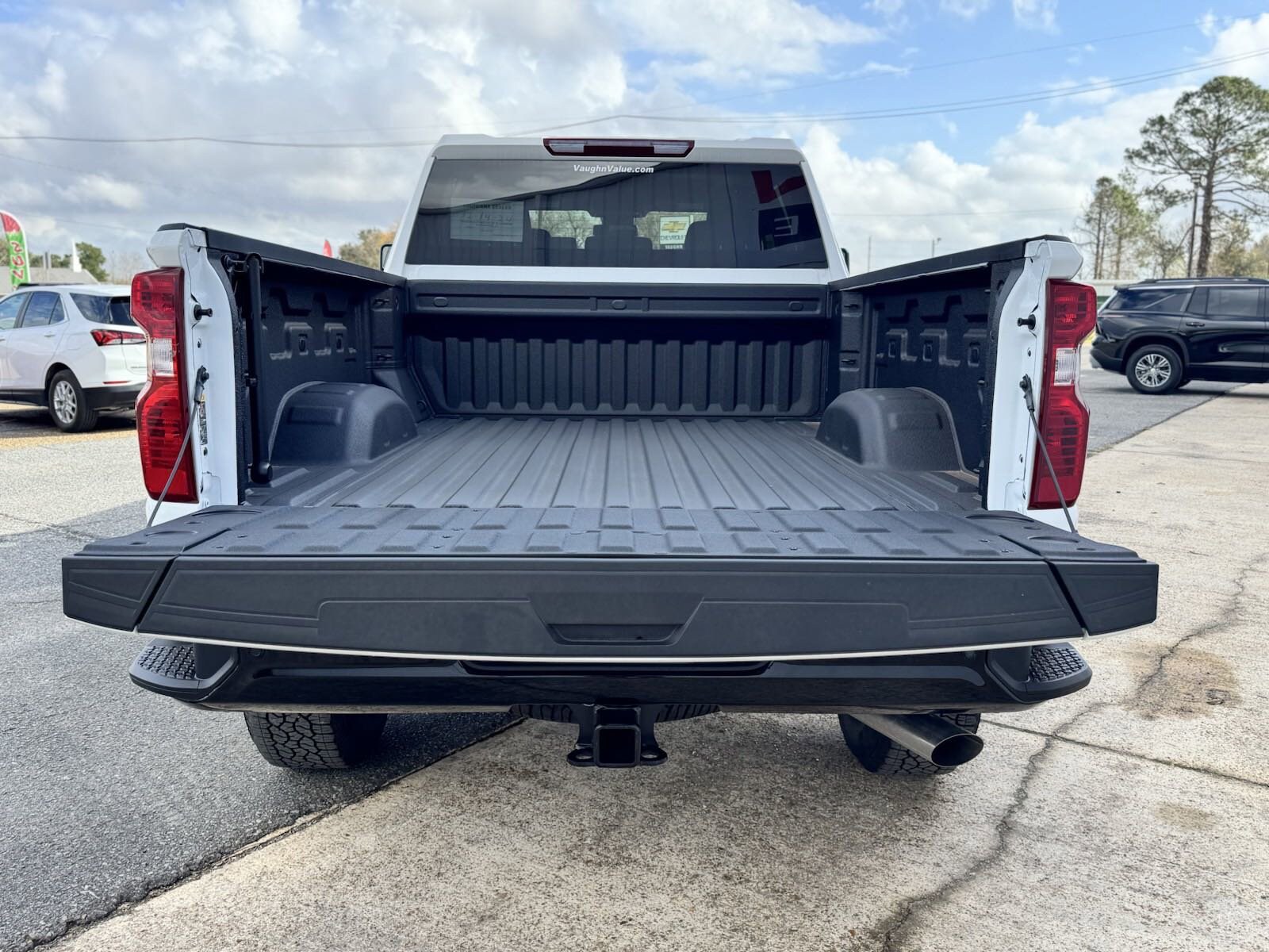 2025 Chevrolet Silverado 2500HD Custom photo 3