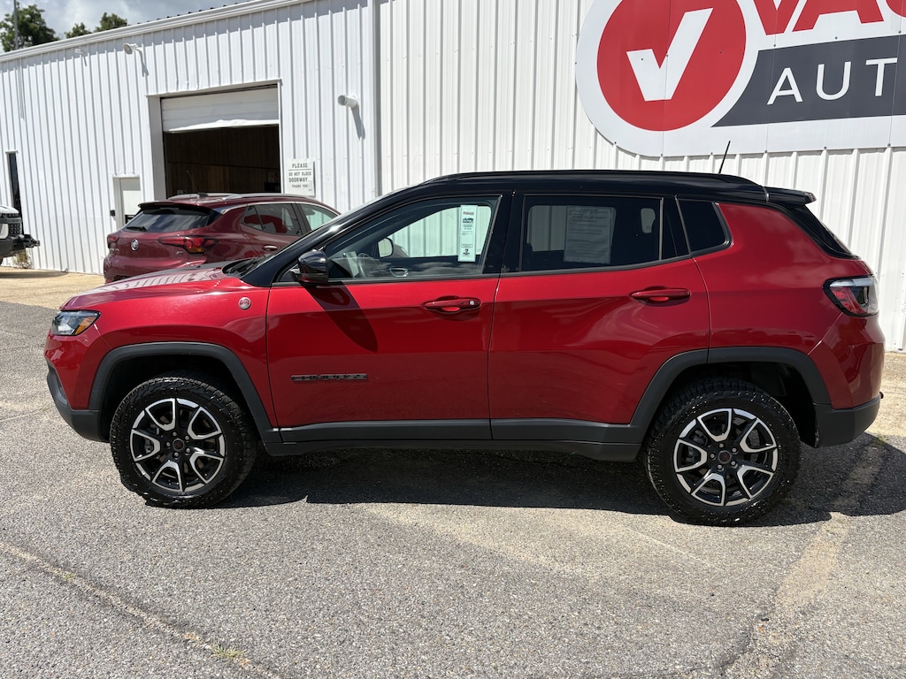 Used 2025 Jeep Compass Trailhawk SUV