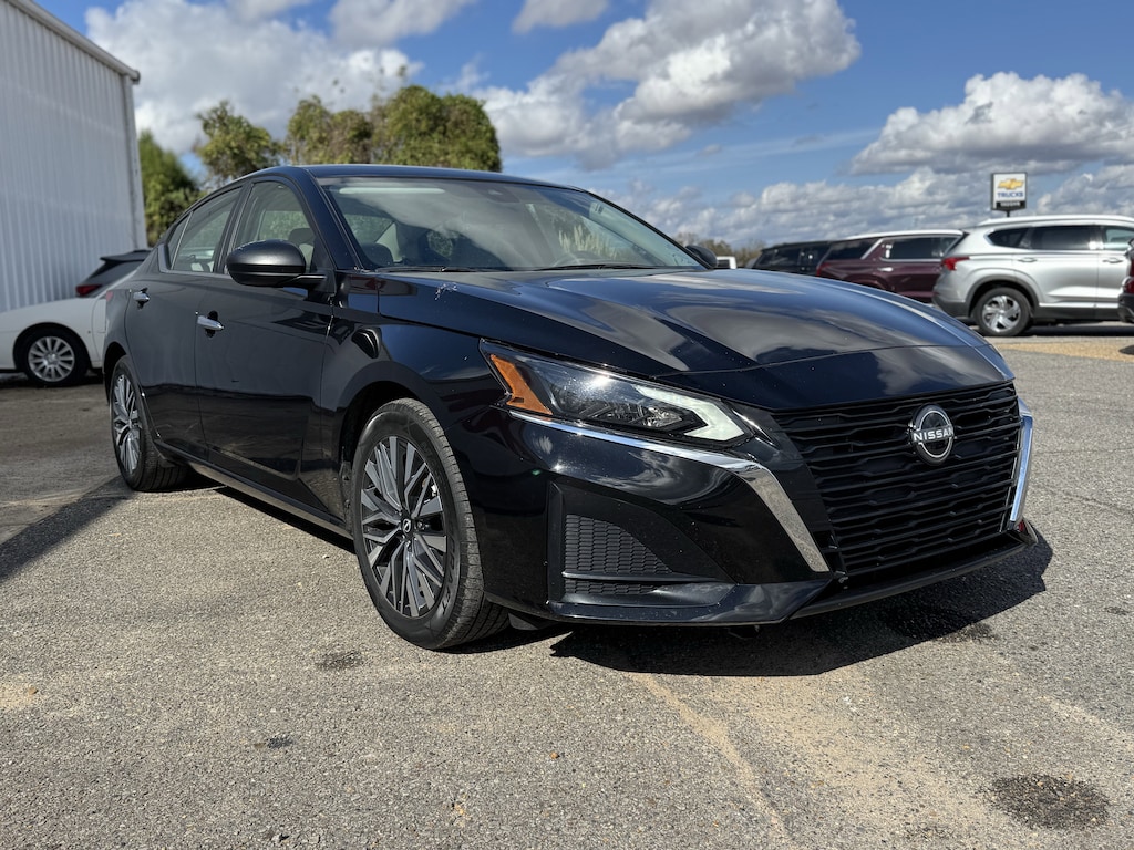 Used 2025 Nissan Altima SV Sedan