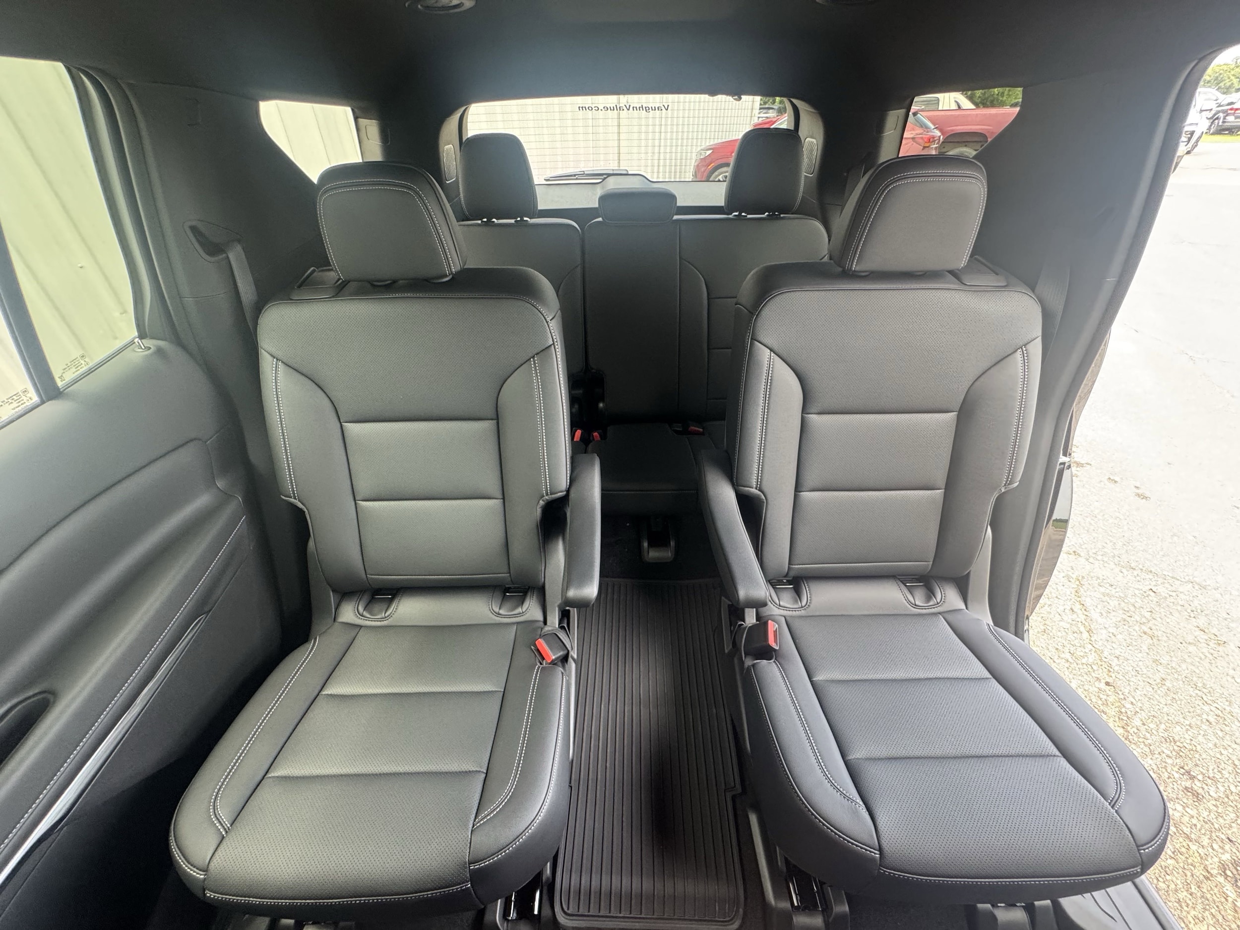 2025 Chevrolet Traverse LT - Photo 18